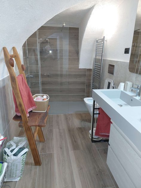 BATHROOM LOWER FLOOR